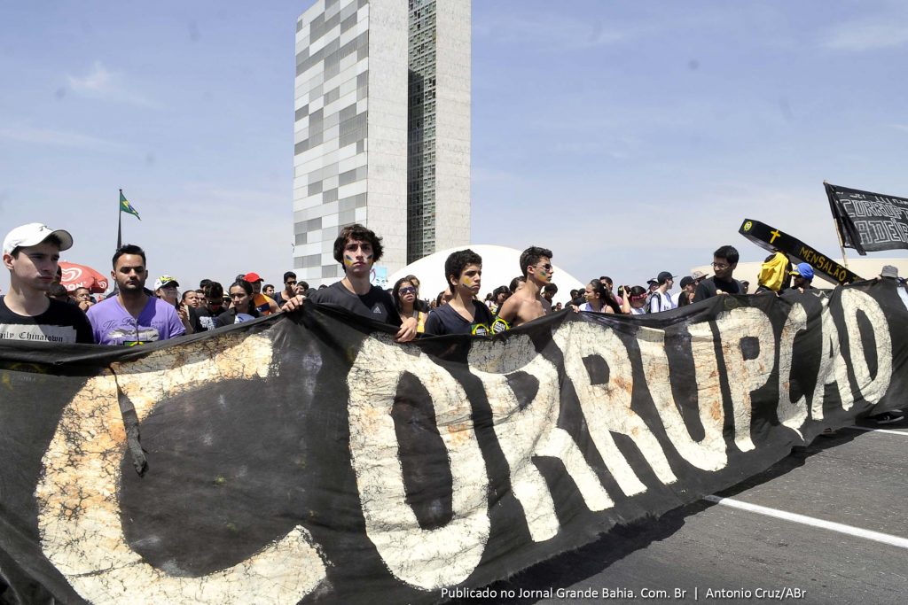 Resumo da Ópera: corrupção e comunismo no Brasil