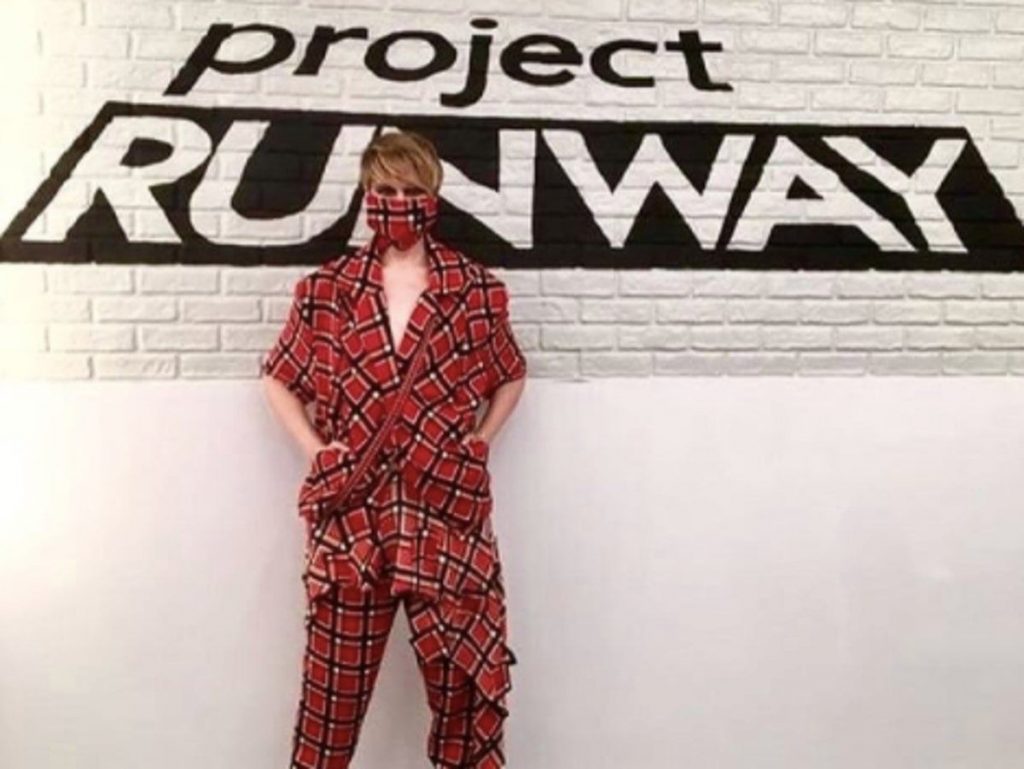 Project Runaway: em 2019, participante chamado Kovid apresentou roupa com máscara